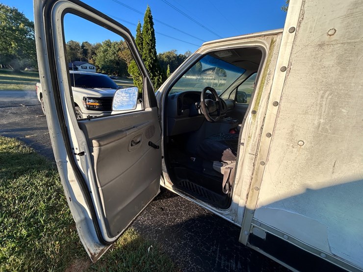 1999-ford-e250-image-22