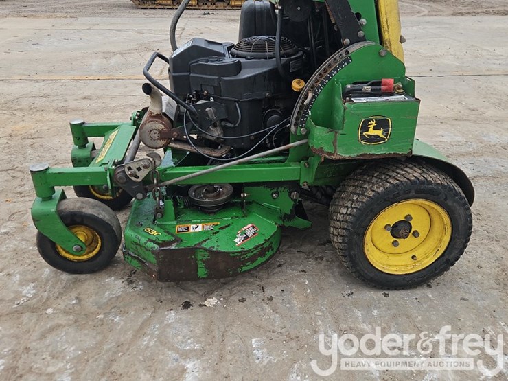 2018-john-deere-636m-image-10