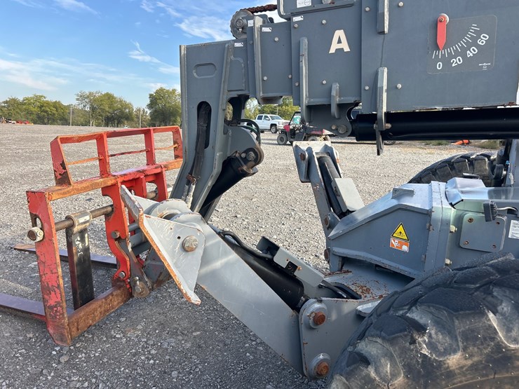 skyjack-sj1056th-image-10