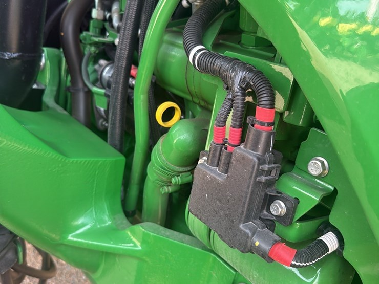 2023-john-deere-5075e-image-10
