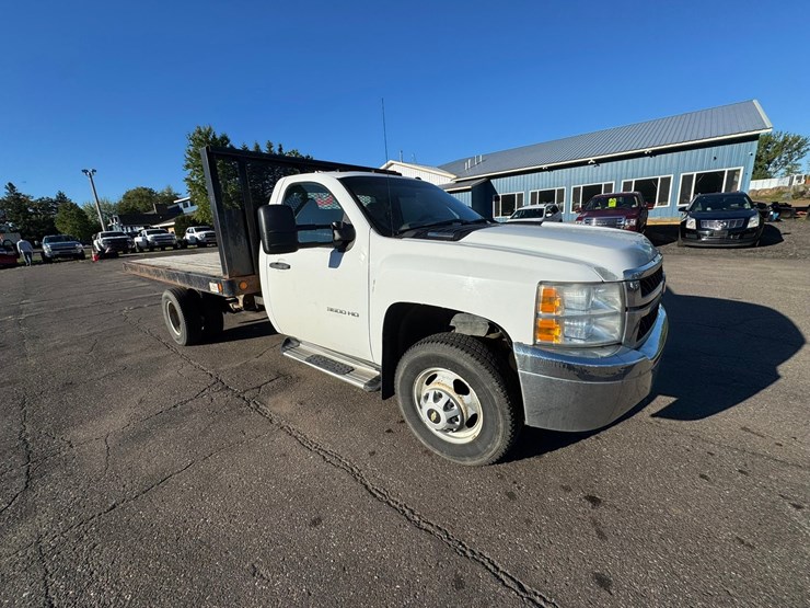 2014-chevrolet-3500-image-7