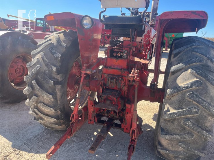 1964-case-ih-farmall-706-image-6