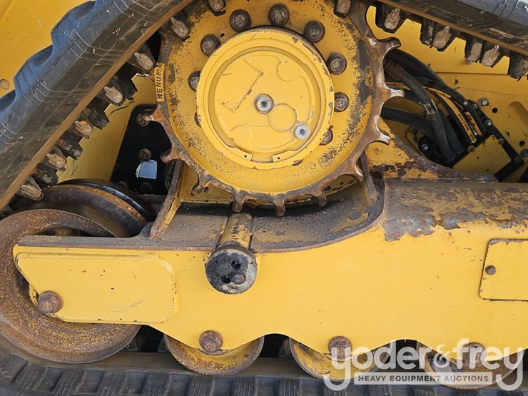 2021-caterpillar-279d3-image-9