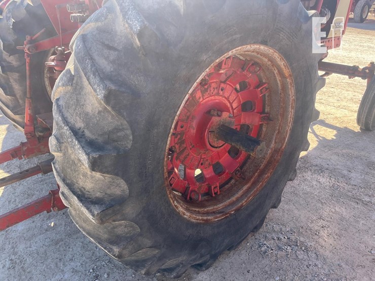 1964-case-ih-farmall-706-image-5