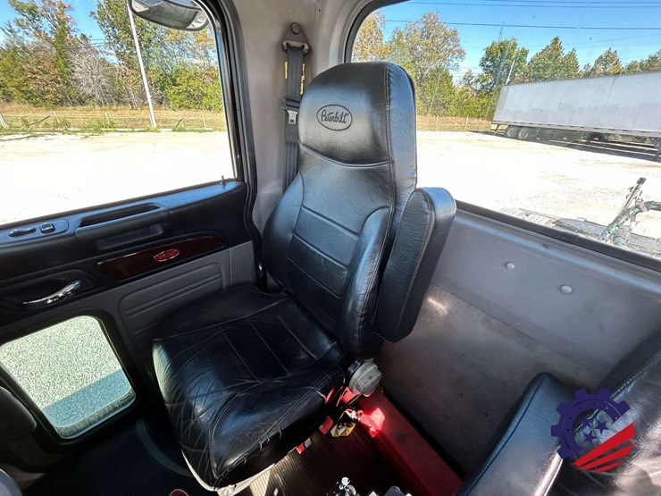 2018-peterbilt-389-image-87