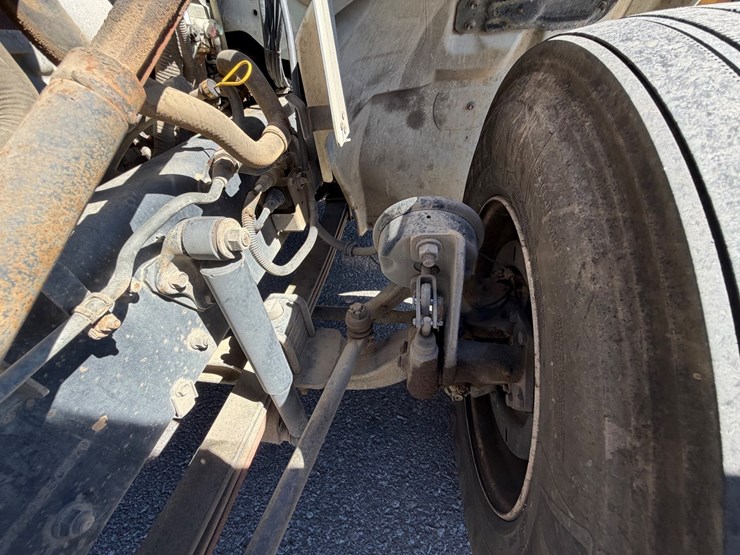 2016-hino-338-image-37