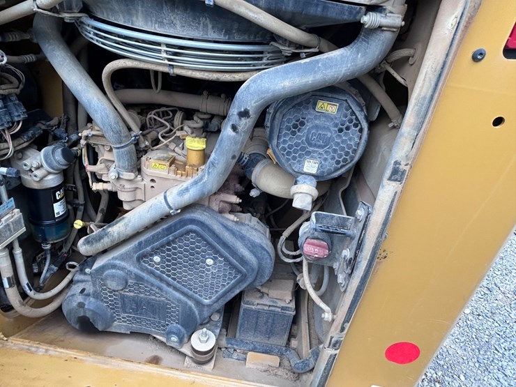 2025-caterpillar-255-image-25