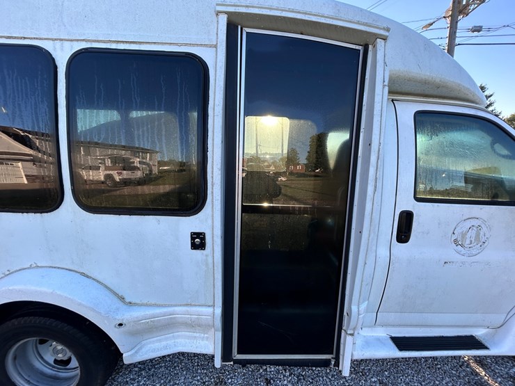 #95-•-2007-chevrolet-express-van-image-15