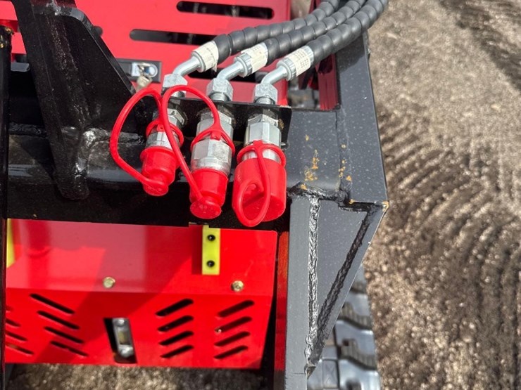 new-sd-lanch-co-mini-stand-on-skidloader-model-sdll60-image-4