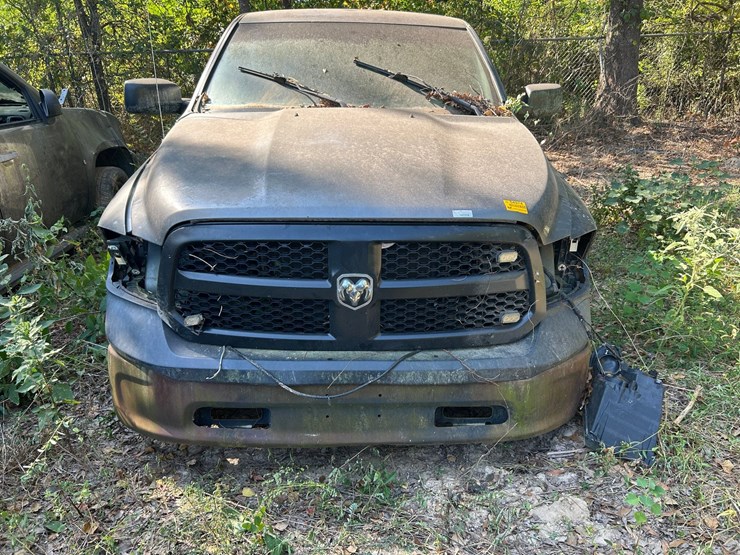 2013-dodge-1500-image-18
