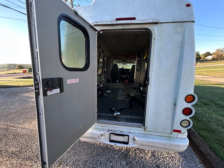 #95-•-2007-chevrolet-express-van-image-16