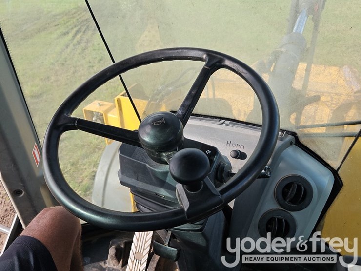 2019-deere-524l-image-24