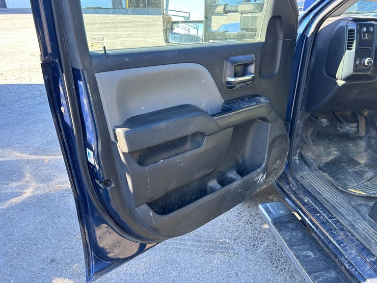 2016-chevrolet-3500-image-34