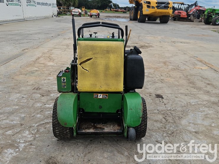 2018-john-deere-636m-image-11