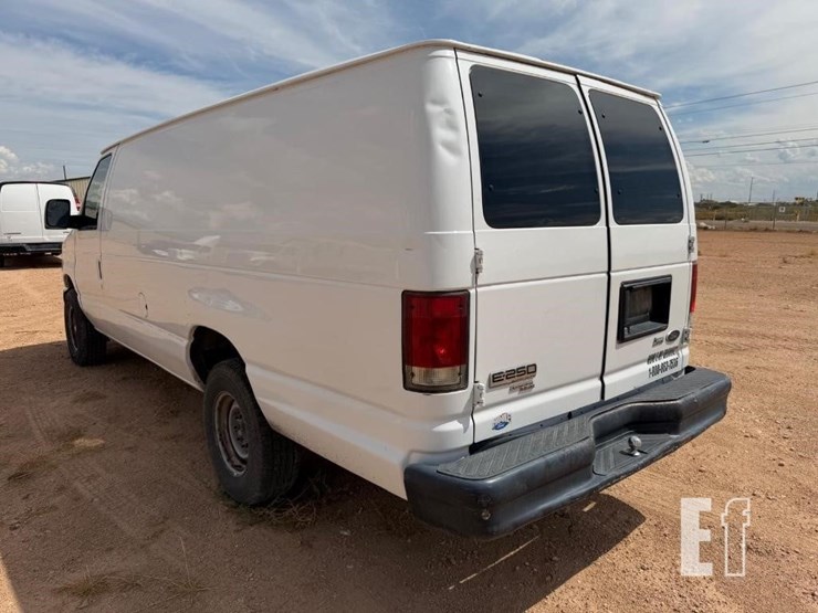 2012-ford-e250-image-4