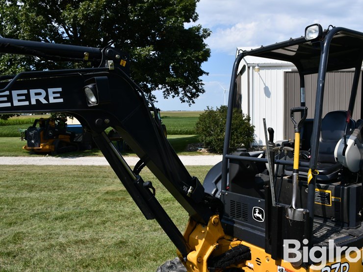2020-deere-27d-image-12
