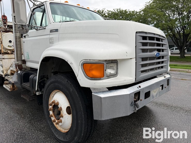 1996-ford-f800-image-9