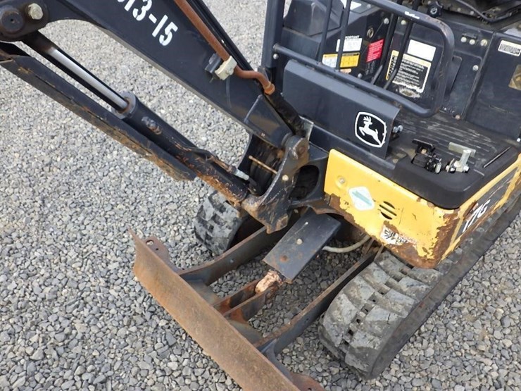2017-deere-17g-image-12
