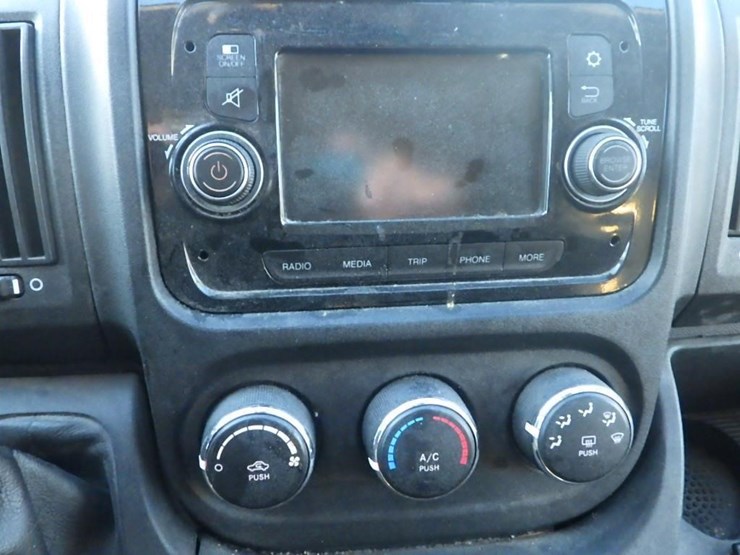 2021-dodge-3500-image-26