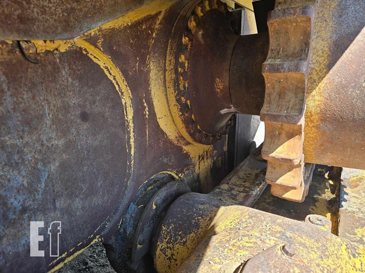 2013-caterpillar-d8t-image-29