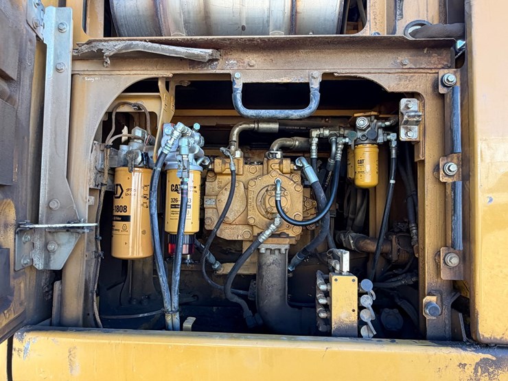 2017-caterpillar-336-image-28