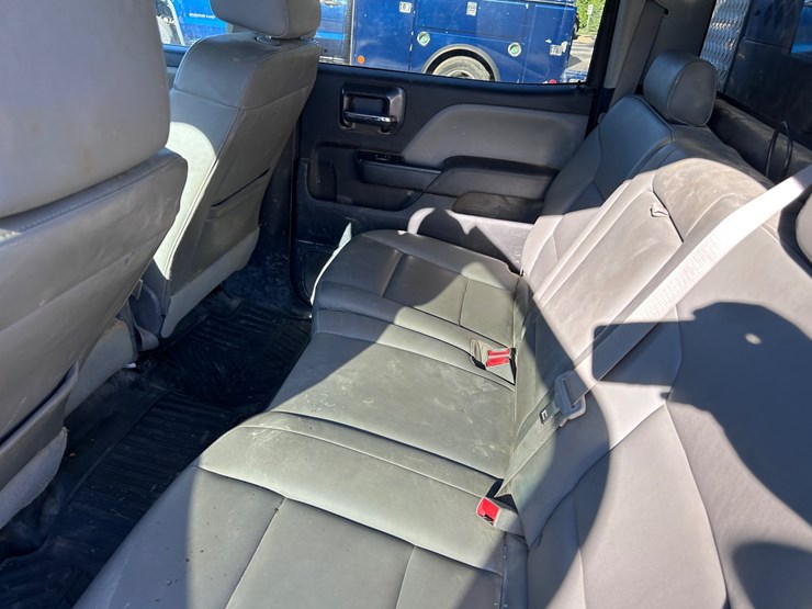 2016-chevrolet-3500-image-42