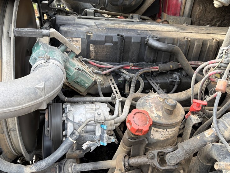 2003-volvo-10-image-15