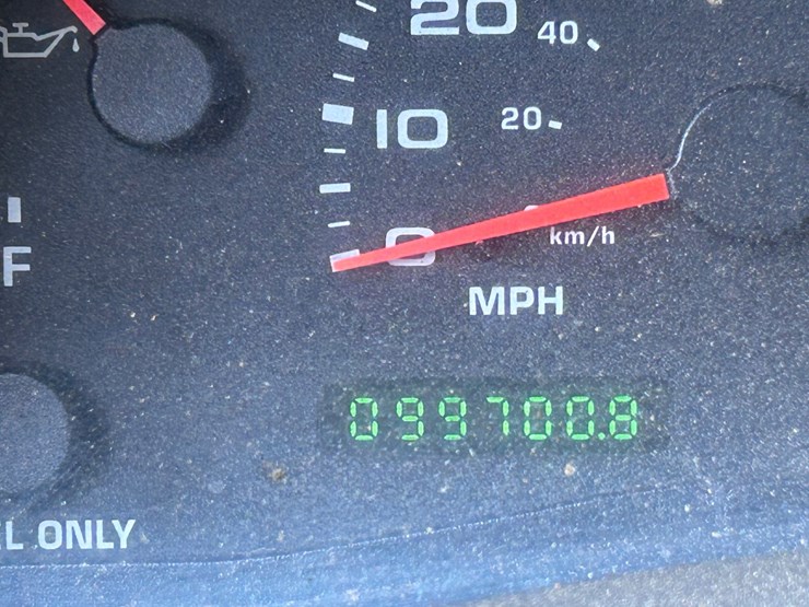 2002-ford-f550-xl-image-35