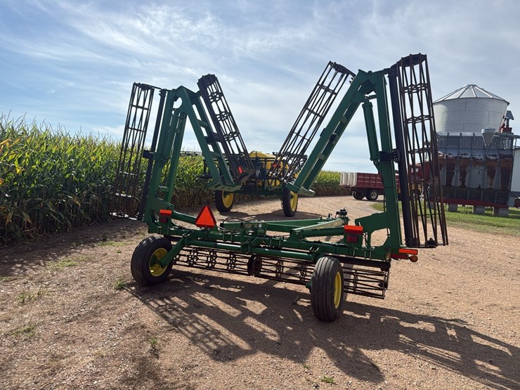 john-deere-200-image-3