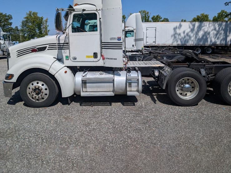 2011-peterbilt-386-image-1