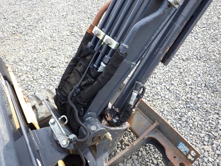 2017-deere-17g-image-21