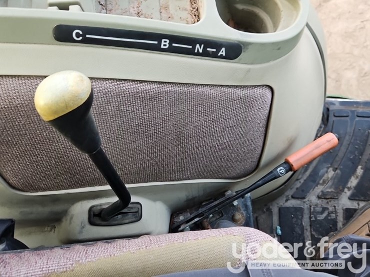 2012-john-deere-4520-image-23