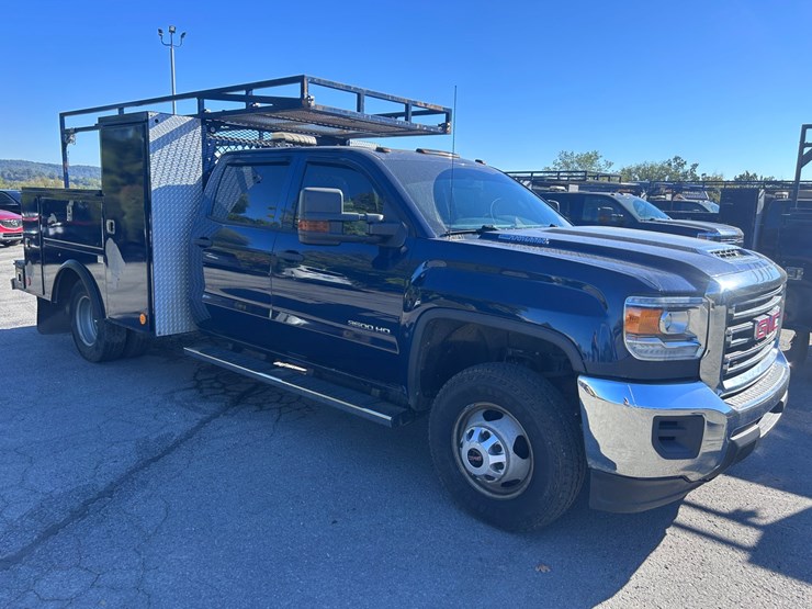 2017-gmc-3500-image-11