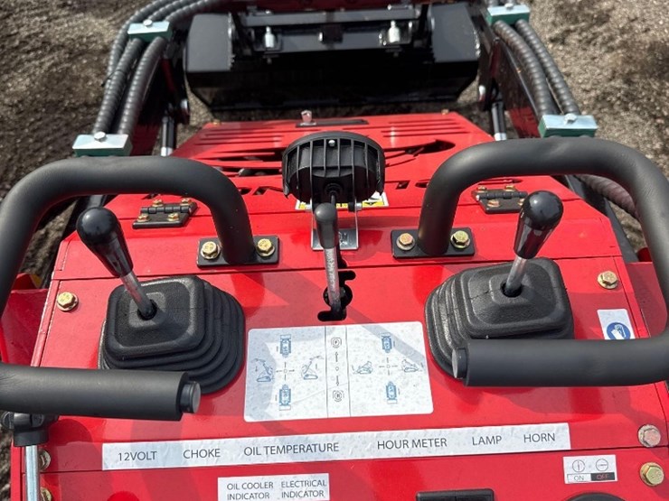 new-sd-lanch-co-mini-stand-on-skidloader-model-sdll60-image-8