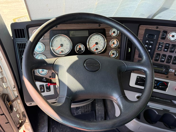 2018-freightliner-122sd-image-20