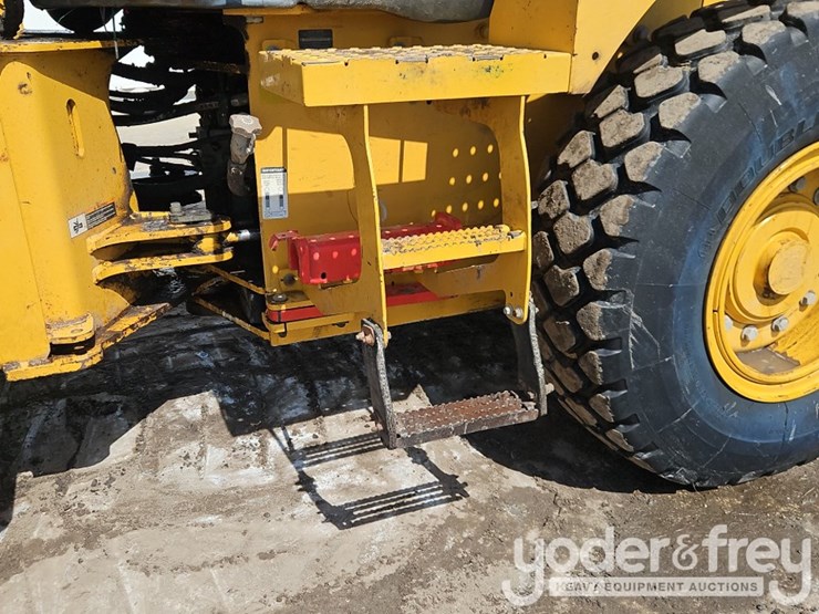 2019-deere-444k-image-13