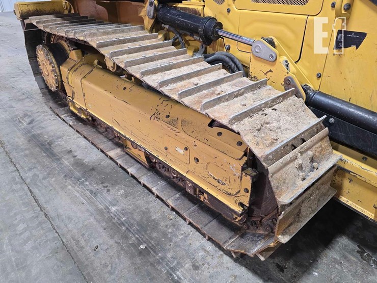 2021-caterpillar-d2-image-33