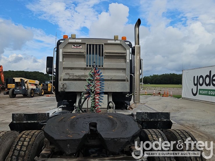 2019-peterbilt-579-image-18