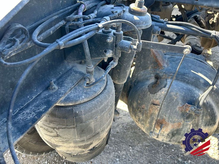 2018-peterbilt-389-image-28