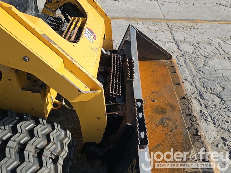 2021-caterpillar-279d3-image-13