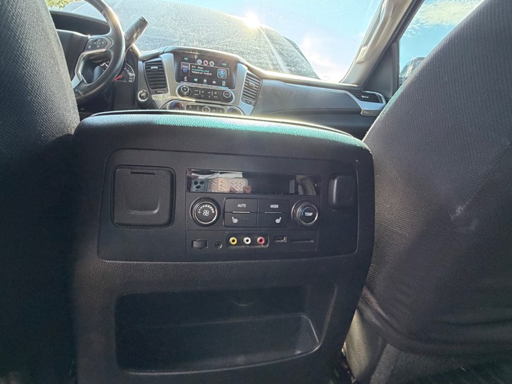 2015-chevrolet-tahoe-ltz-image-19