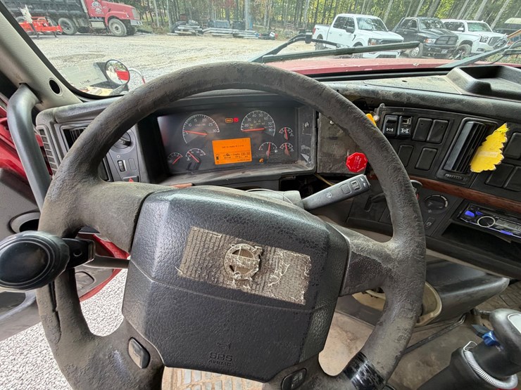 2003-volvo-10-image-21