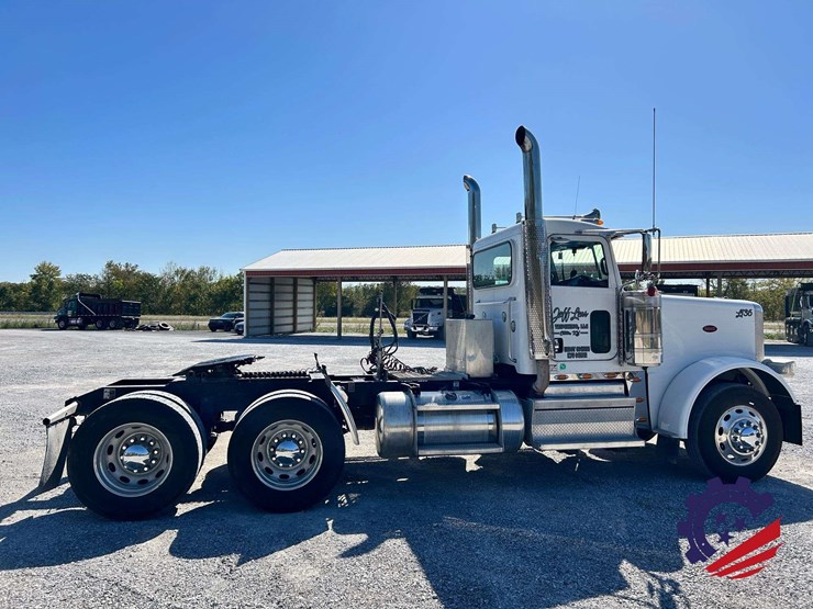 2018-peterbilt-389-image-8