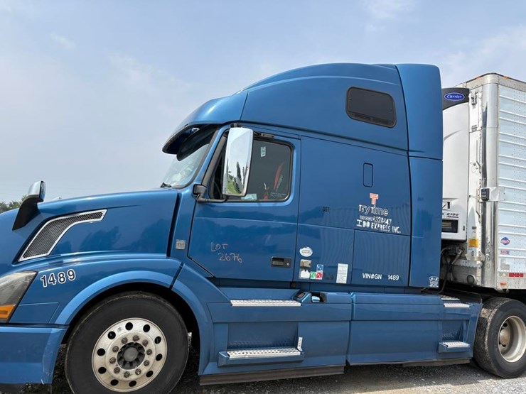 2016-volvo-d13-semi-truck-w/-enclosed-reefer-3000r-image-20