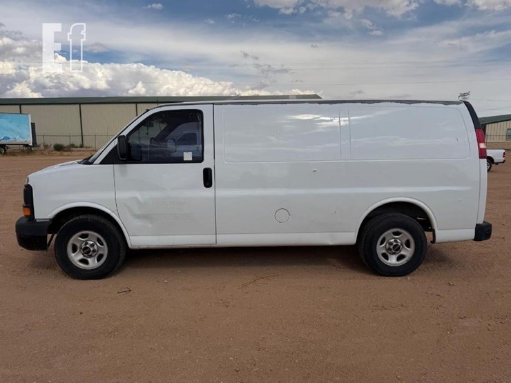 2004-gmc-savana-g1500-image-5