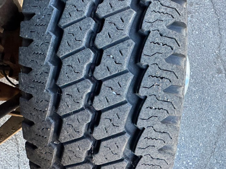 2014-chevrolet-3500-image-58