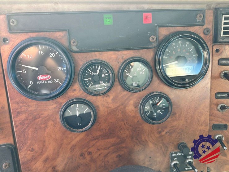2007-peterbilt-335-image-90