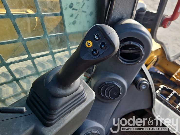 2021-caterpillar-279d3-image-28