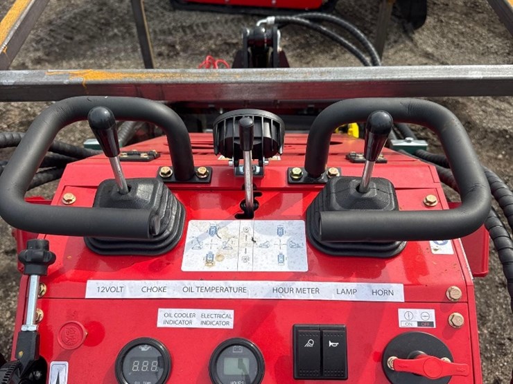 new-sd-lanch-co-mini-stand-on-skidloader-model-sdll60-image-6