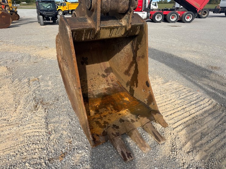 2012-komatsu-pc210-lc-10-image-19